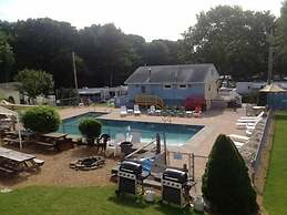 Drakes Island Resort