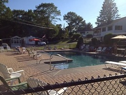 Drakes Island Resort