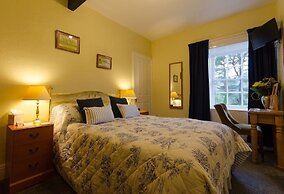 Lowbyer Manor Country House