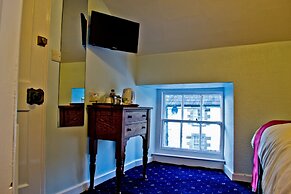 Lowbyer Manor Country House