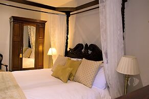 Lowbyer Manor Country House