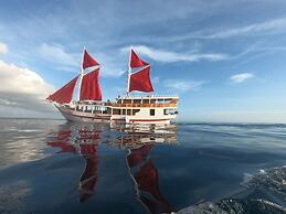 Komodo Cruise Boat