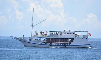Komodo Cruise Boat