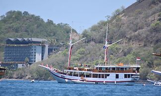 Komodo Cruise Boat