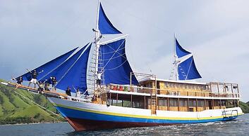 Komodo Cruise Boat