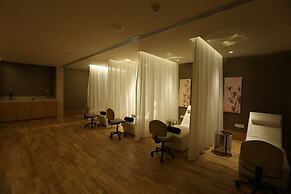 Feathers - A Radha Hotel