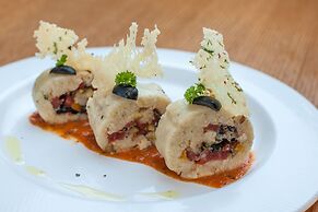 Feathers - A Radha Hotel