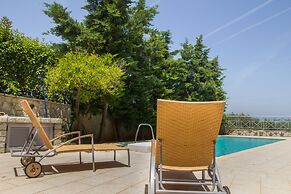 Corinthian Residence