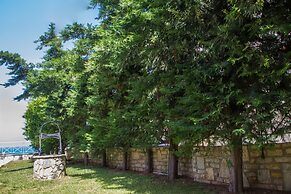 Corinthian Residence