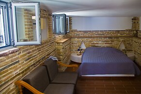 Corinthian Residence