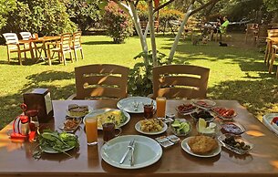 Baris Pension & Bungalows