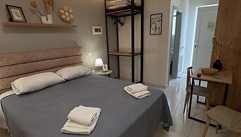 Johnhara Studios & Apartments