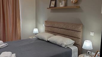 Johnhara Studios & Apartments