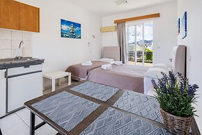 Johnhara Studios & Apartments