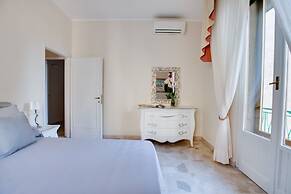 Kometa Suites & Apartments