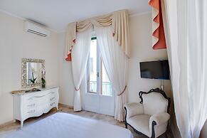 Kometa Suites & Apartments