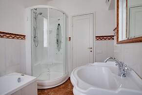 Kometa Suites & Apartments