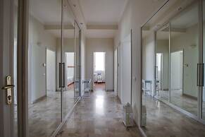 Kometa Suites & Apartments