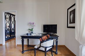 Kometa Suites & Apartments