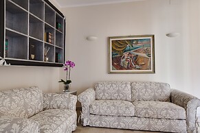 Kometa Suites & Apartments