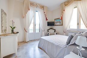 Kometa Suites & Apartments