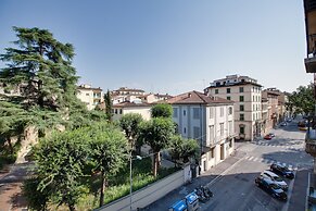 Kometa Suites & Apartments