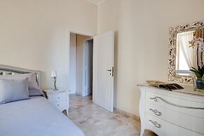 Kometa Suites & Apartments