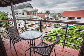 The Arak Bed Bar and Hostel