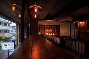 The Arak Bed Bar and Hostel