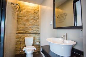 The Arak Bed Bar and Hostel