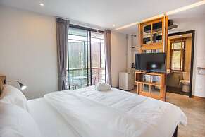 The Arak Bed Bar and Hostel