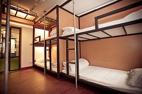 The Arak Bed Bar and Hostel