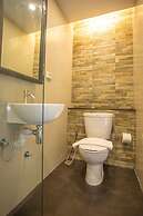 The Arak Bed Bar and Hostel