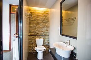 The Arak Bed Bar and Hostel