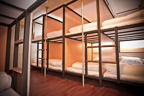 The Arak Bed Bar and Hostel