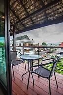 The Arak Bed Bar and Hostel