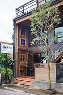 The Arak Bed Bar and Hostel