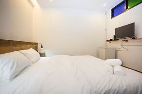 The Arak Bed Bar and Hostel