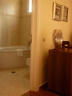 Korina Gallery Hotel