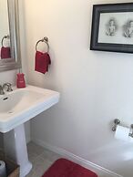 2 Bedroom Townhome 2 Mins. to the Beach