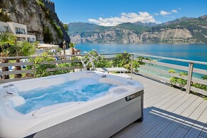 Hotel Castello Lake Front