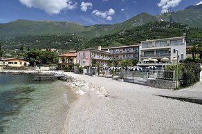 Hotel Castello Lake Front