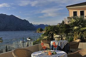 Hotel Castello Lake Front