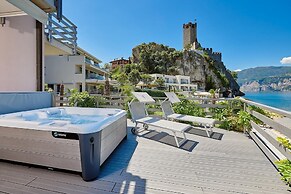 Hotel Castello Lake Front