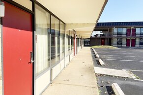 Paris Inn and Suites