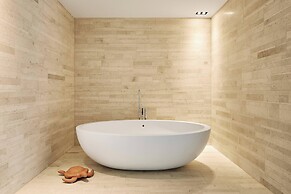 Roomers Baden-Baden, Autograph Collection