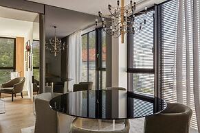 Roomers Baden-Baden, Autograph Collection