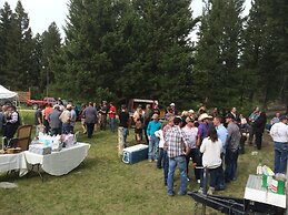 Boulder Creek Lodge - Campsite