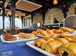 Golden Tulip Stonetown Boutique