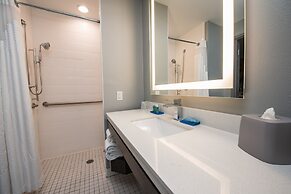 Holiday Inn Express & Suites Houston - Hobby Airport Area by IHG